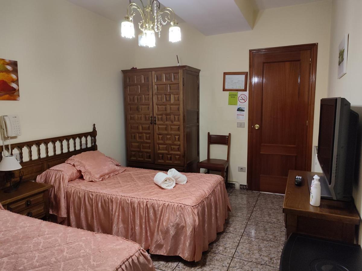 Pension - Restaurante Vilaboa Boveda  Bagian luar foto